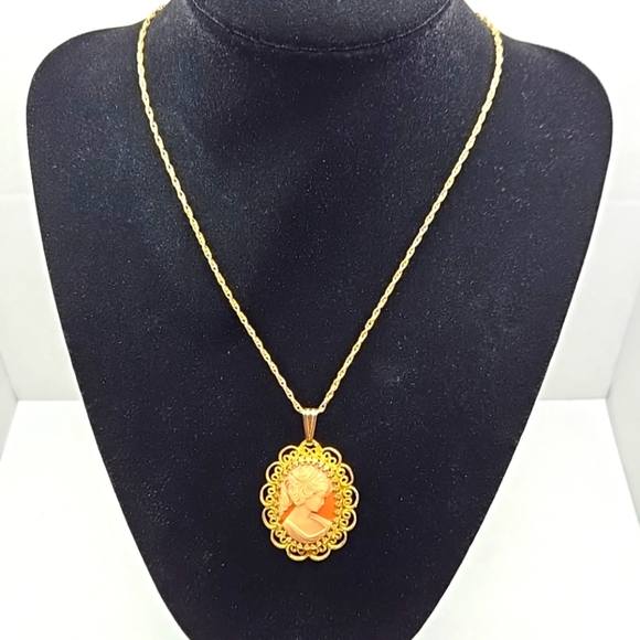 Vintage Andre Rivalle 17 Jewel Watch Avon Necklace Gold Tone Cameo Pendant Runs - Picture 1 of 9